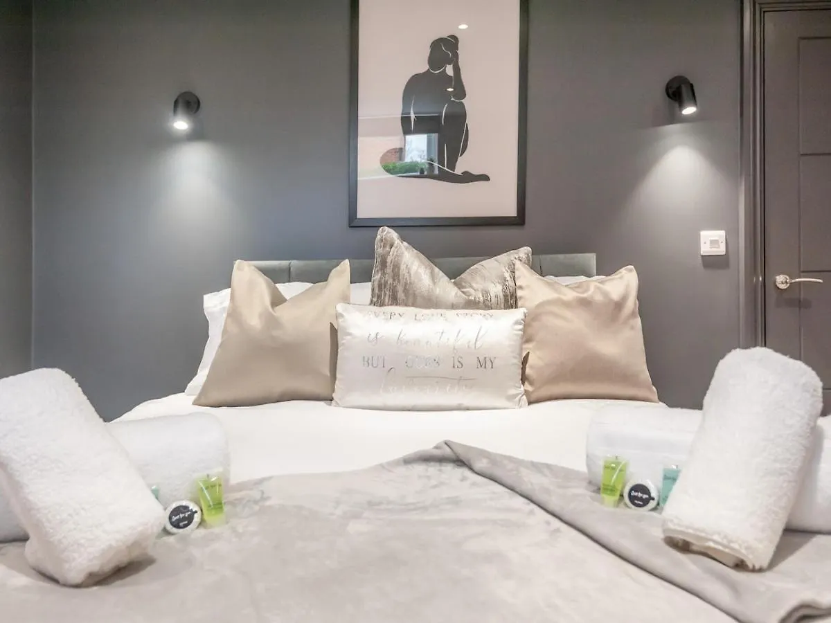 Apartment Pass The Keys Luxurious Retreat With Workspace Leeds